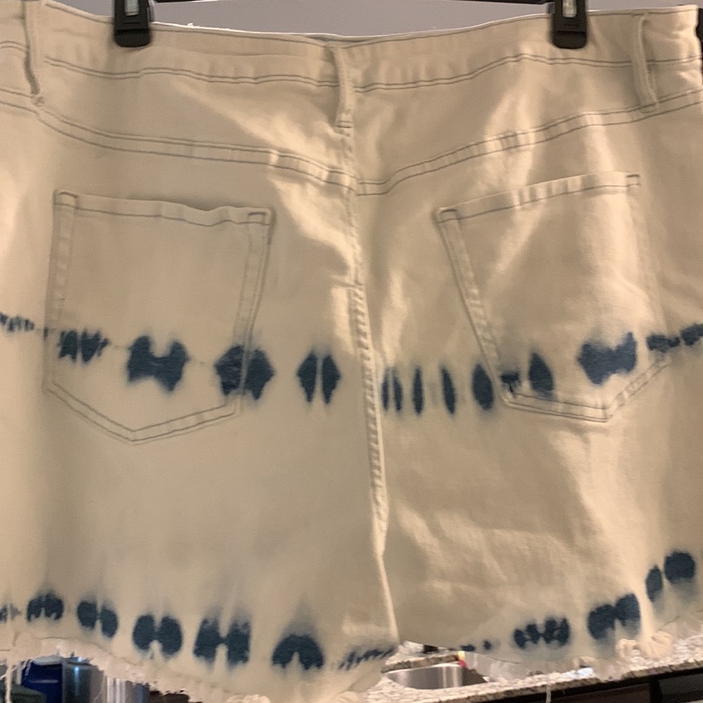 Ava & Viv Tie Dyed cut off shorts bleached Plus size 24W - Picture 3 of 8